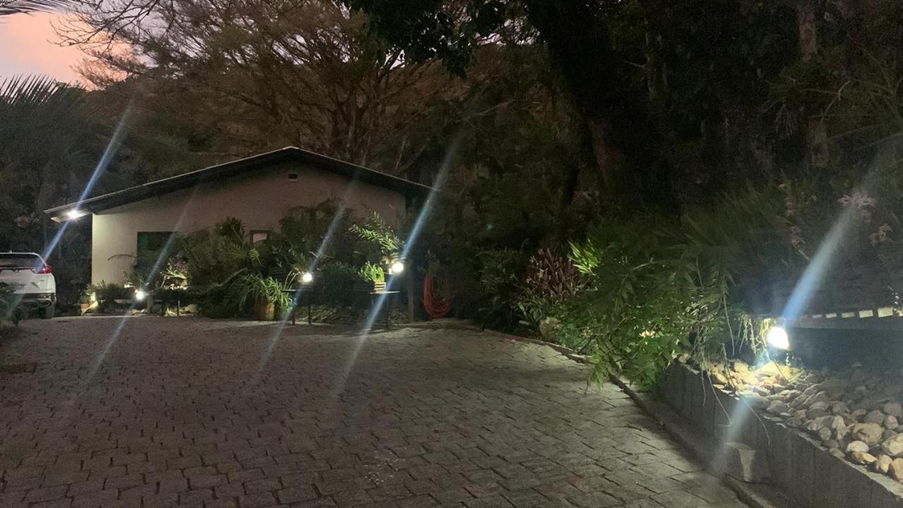 Sitio Em Bc- So 2km Da - Perto De Casa de férias